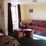 Отель Des Cretes 3*